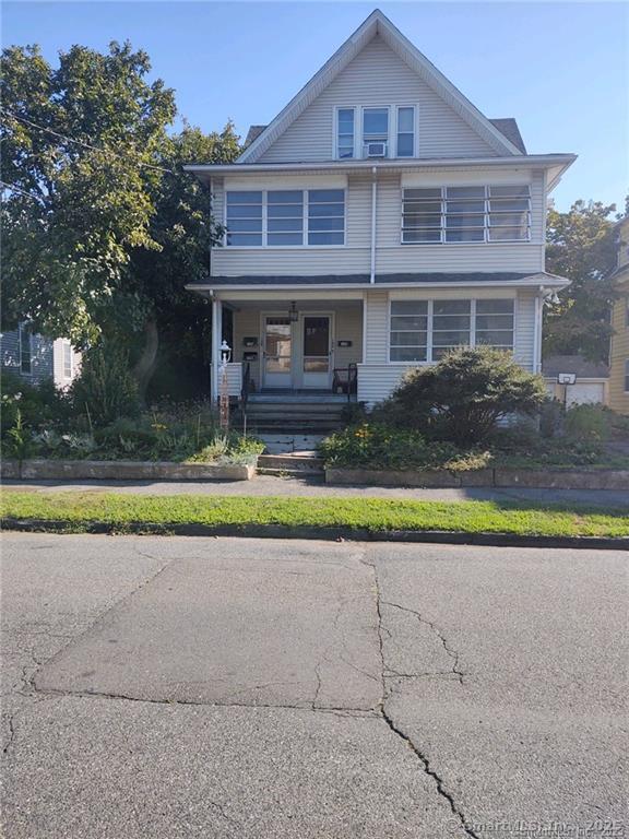 Rental Property at Scofield Avenue 2nd Floor, Bridgeport, Connecticut - Bedrooms: 2 
Bathrooms: 1 
Rooms: 4  - $2,100 MO.