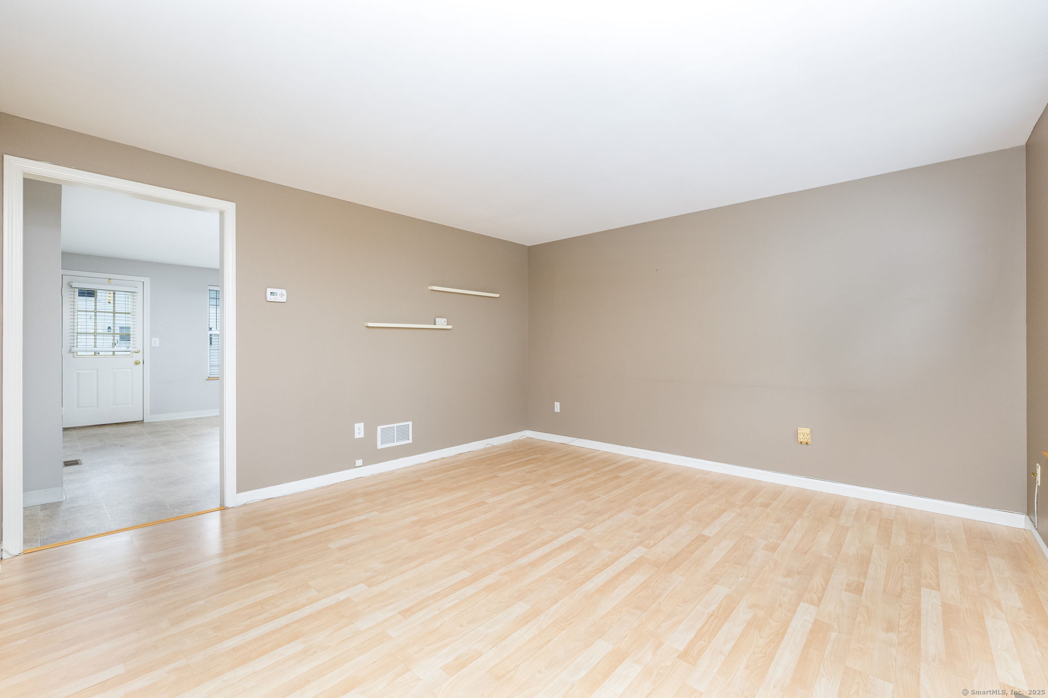 Glastonbury, Connecticut 06033, United States, 2 Bedrooms Bedrooms, ,2 BathroomsBathrooms,Residential,Active,170601