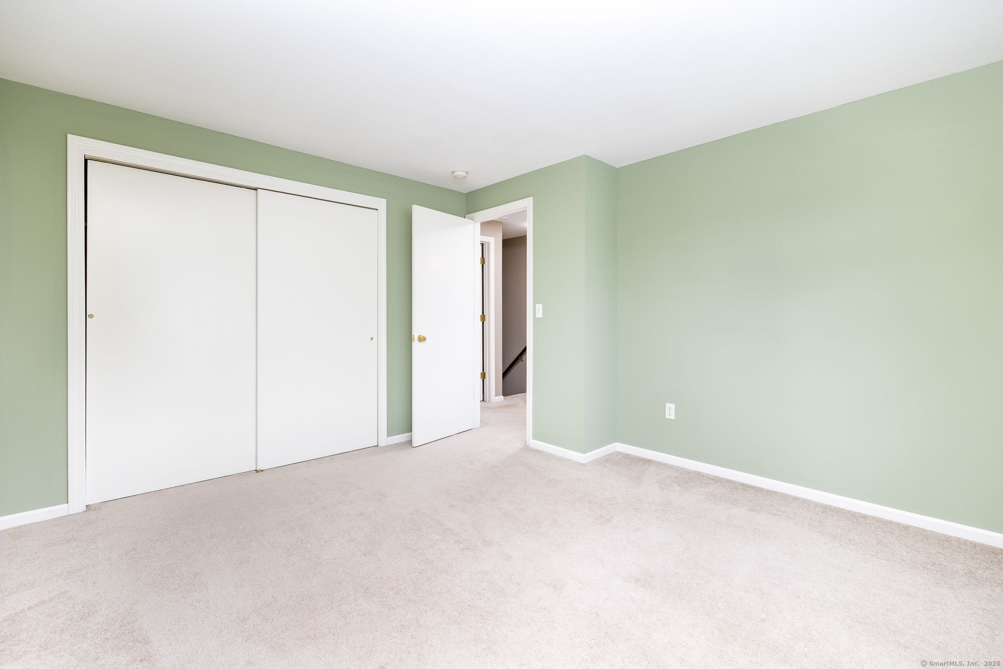 Glastonbury, Connecticut 06033, United States, 2 Bedrooms Bedrooms, ,2 BathroomsBathrooms,Residential,Active,170601