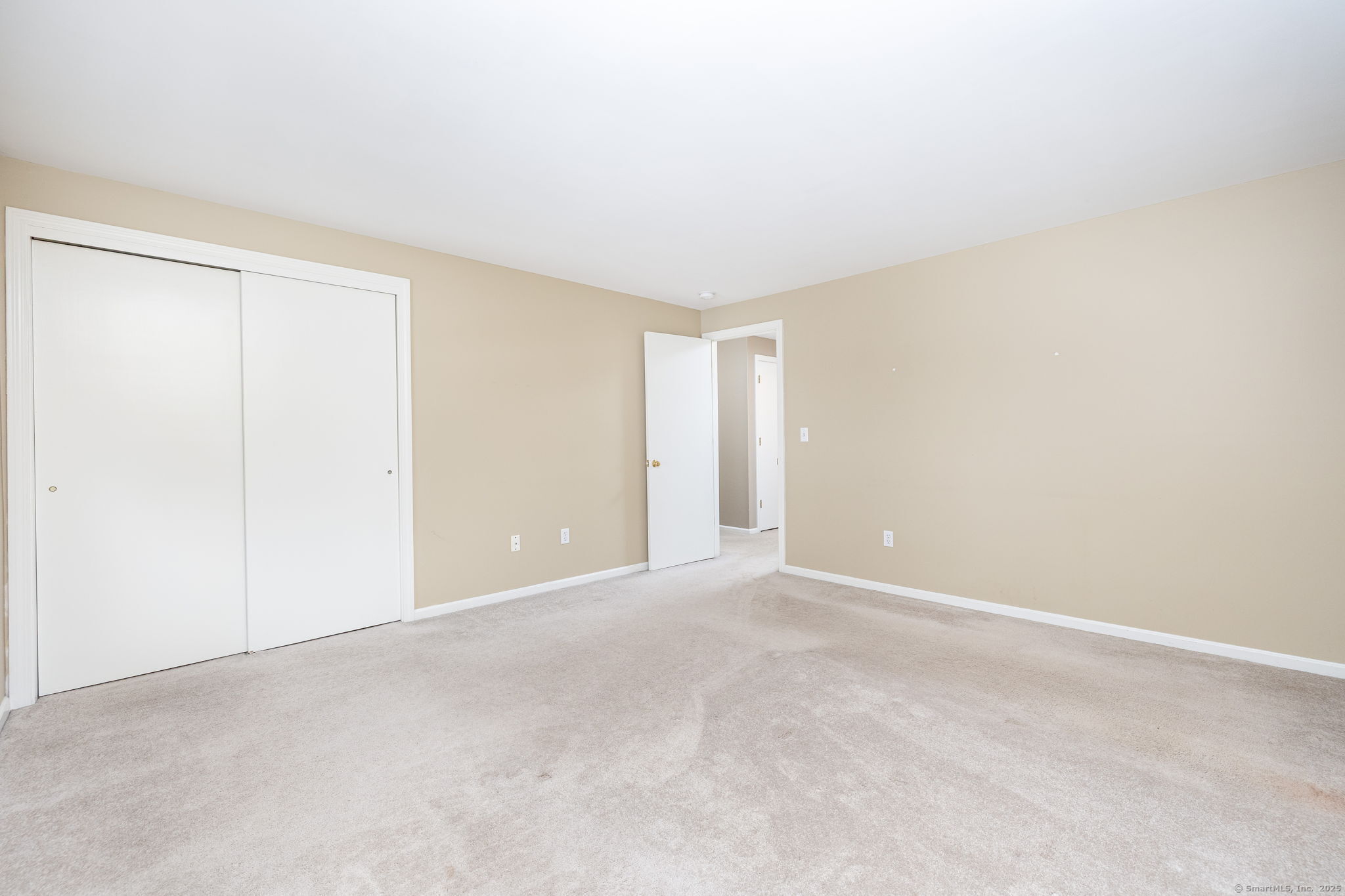 Glastonbury, Connecticut 06033, United States, 2 Bedrooms Bedrooms, ,2 BathroomsBathrooms,Residential,Active,170601