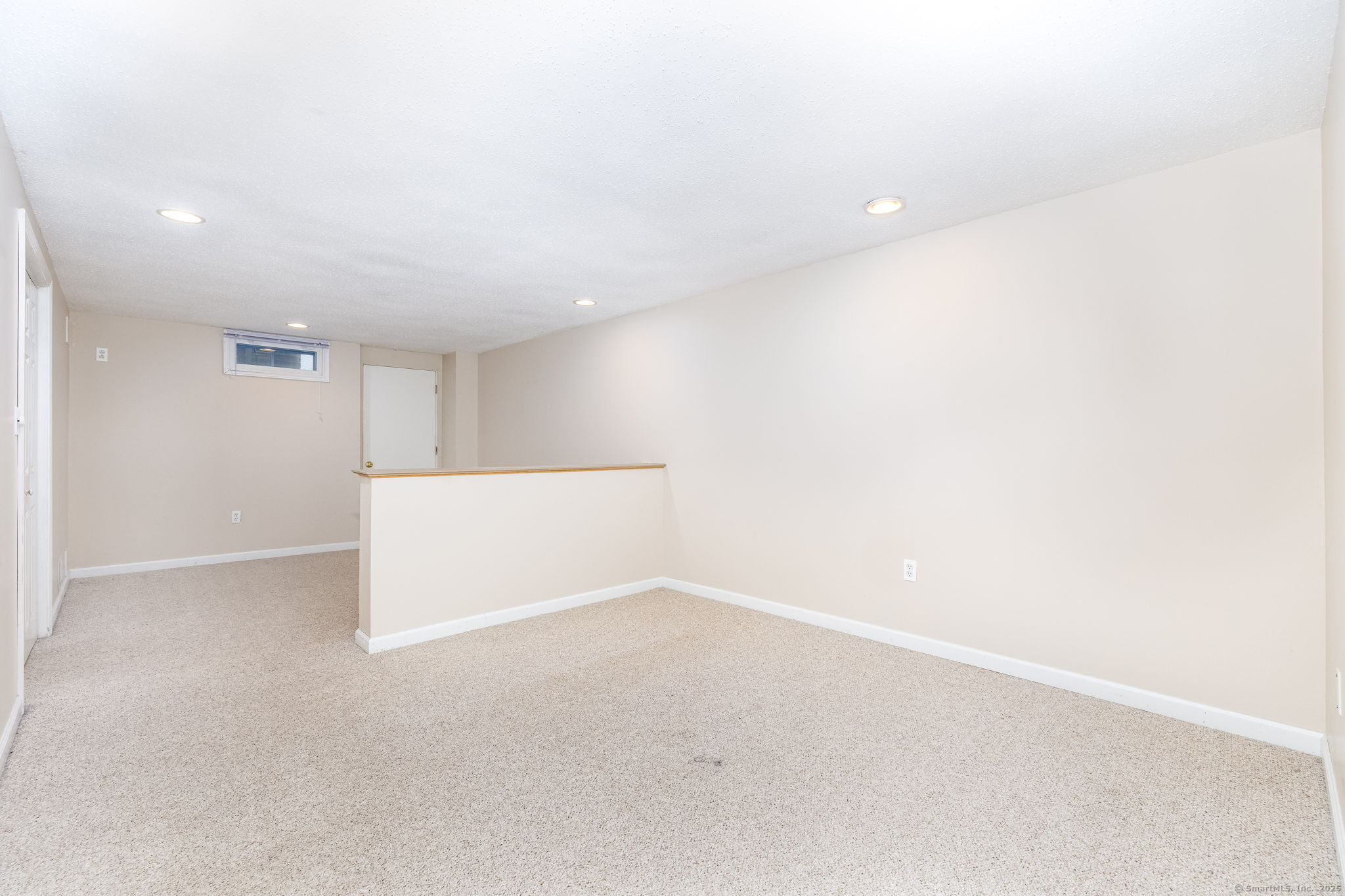 Glastonbury, Connecticut 06033, United States, 2 Bedrooms Bedrooms, ,2 BathroomsBathrooms,Residential,Active,170601