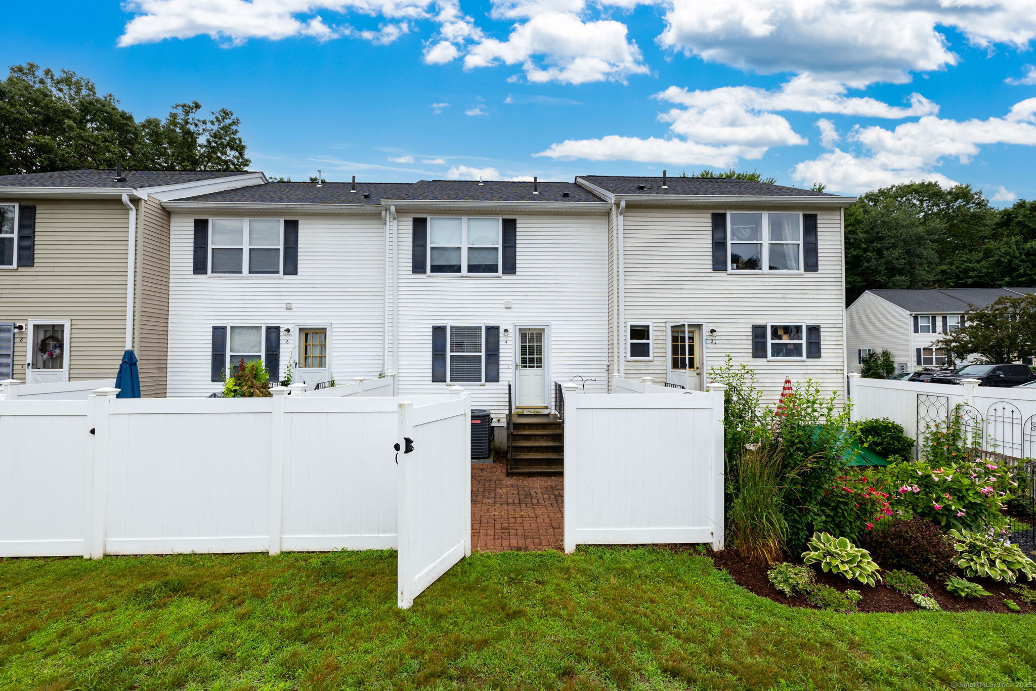 Glastonbury, Connecticut 06033, United States, 2 Bedrooms Bedrooms, ,2 BathroomsBathrooms,Residential,Active,170601