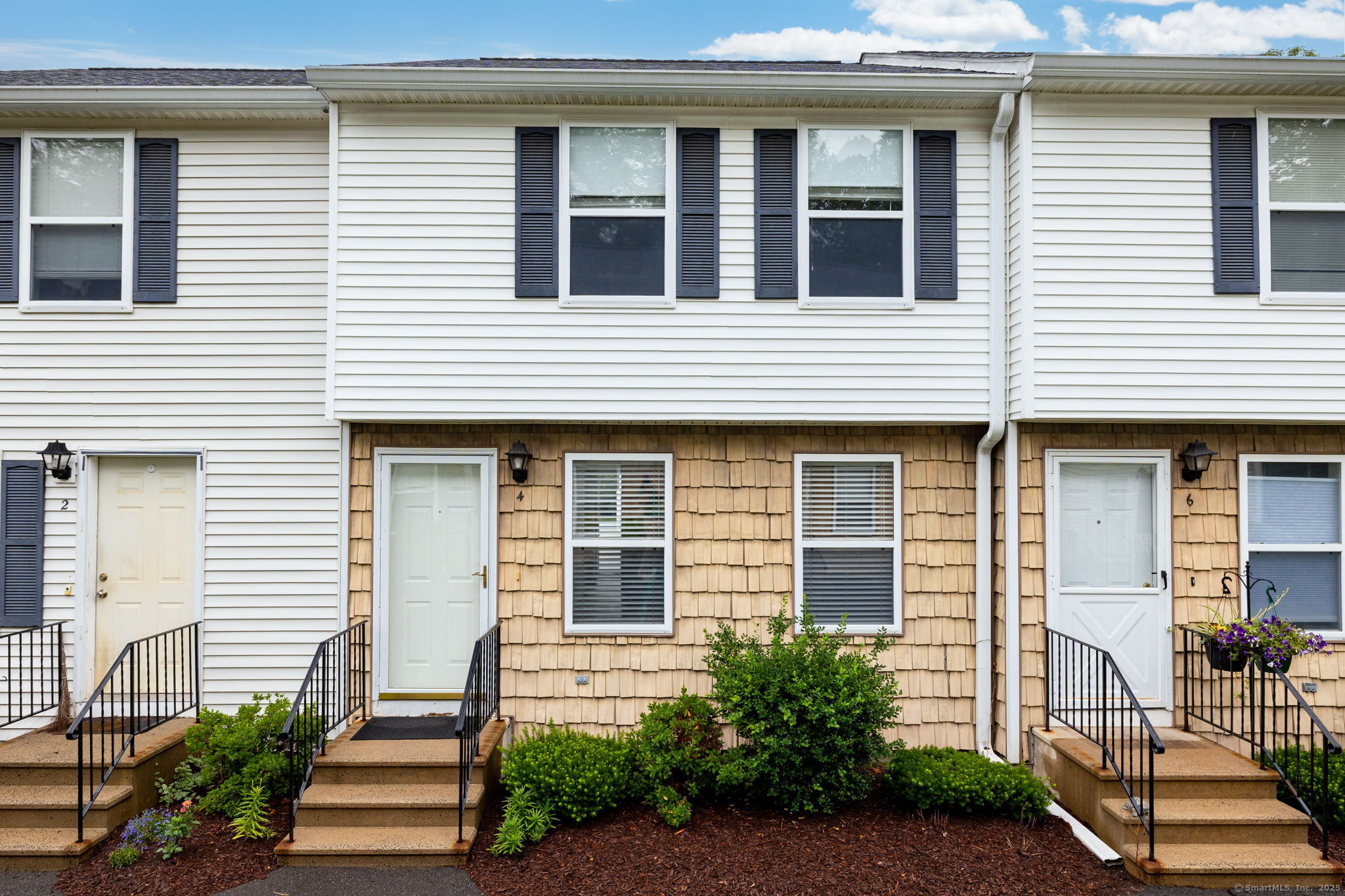 Glastonbury, Connecticut 06033, United States, 2 Bedrooms Bedrooms, ,2 BathroomsBathrooms,Residential,Active,170601