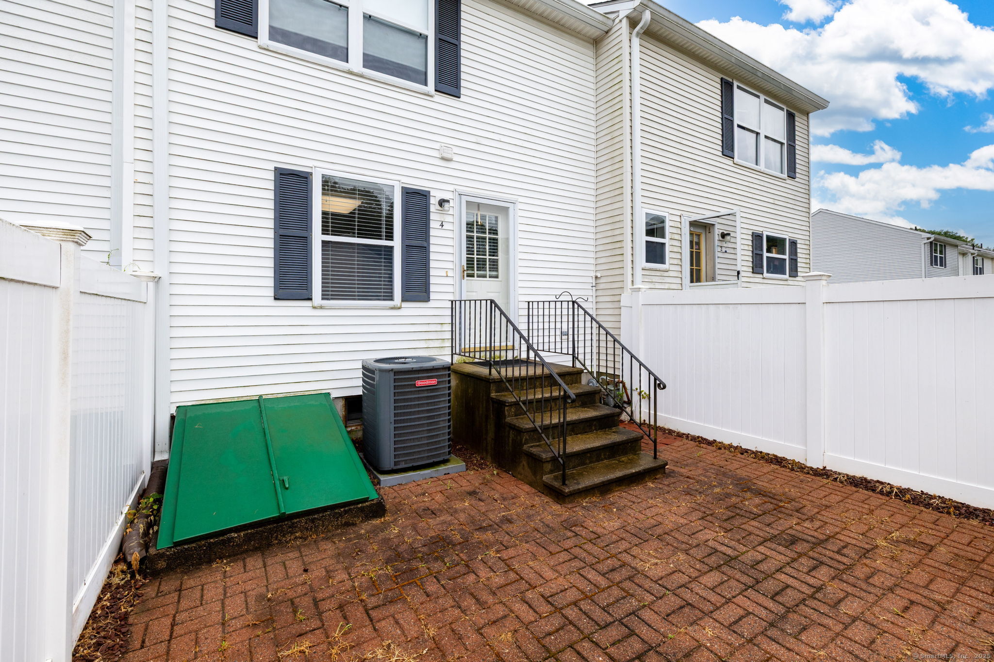 Glastonbury, Connecticut 06033, United States, 2 Bedrooms Bedrooms, ,2 BathroomsBathrooms,Residential,Active,170601