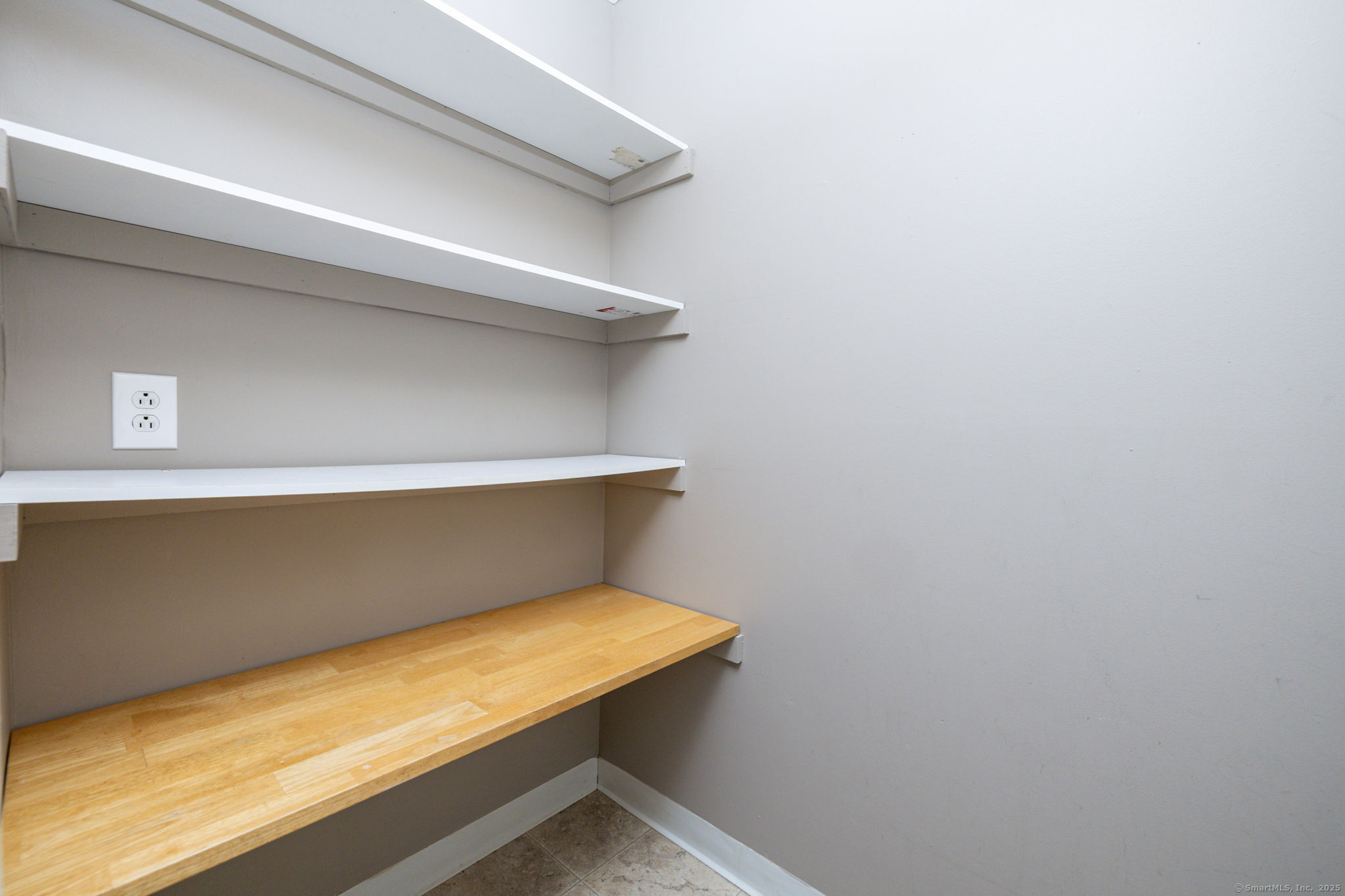 Glastonbury, Connecticut 06033, United States, 2 Bedrooms Bedrooms, ,2 BathroomsBathrooms,Residential,Active,170601