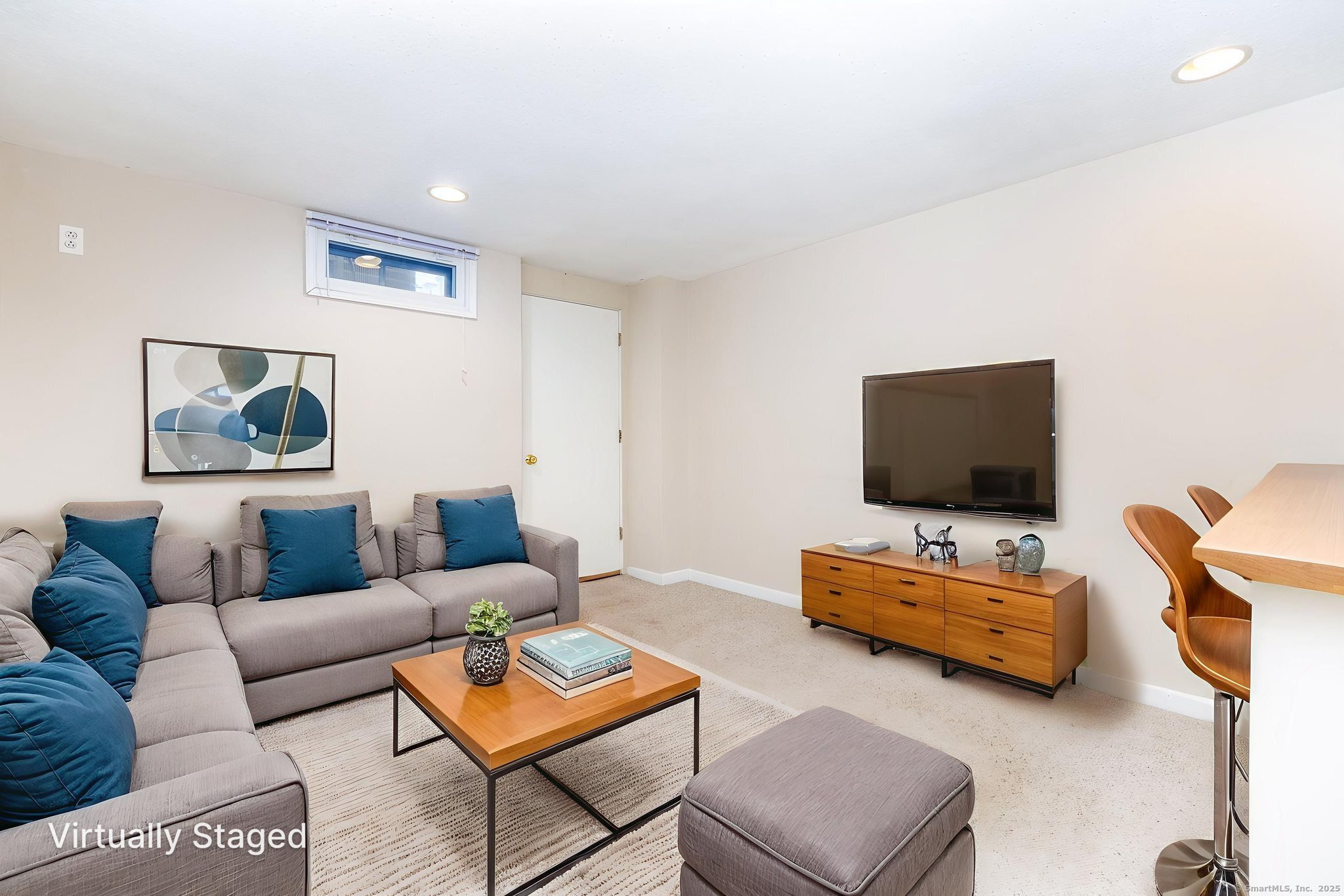 Glastonbury, Connecticut 06033, United States, 2 Bedrooms Bedrooms, ,2 BathroomsBathrooms,Residential,Active,170601