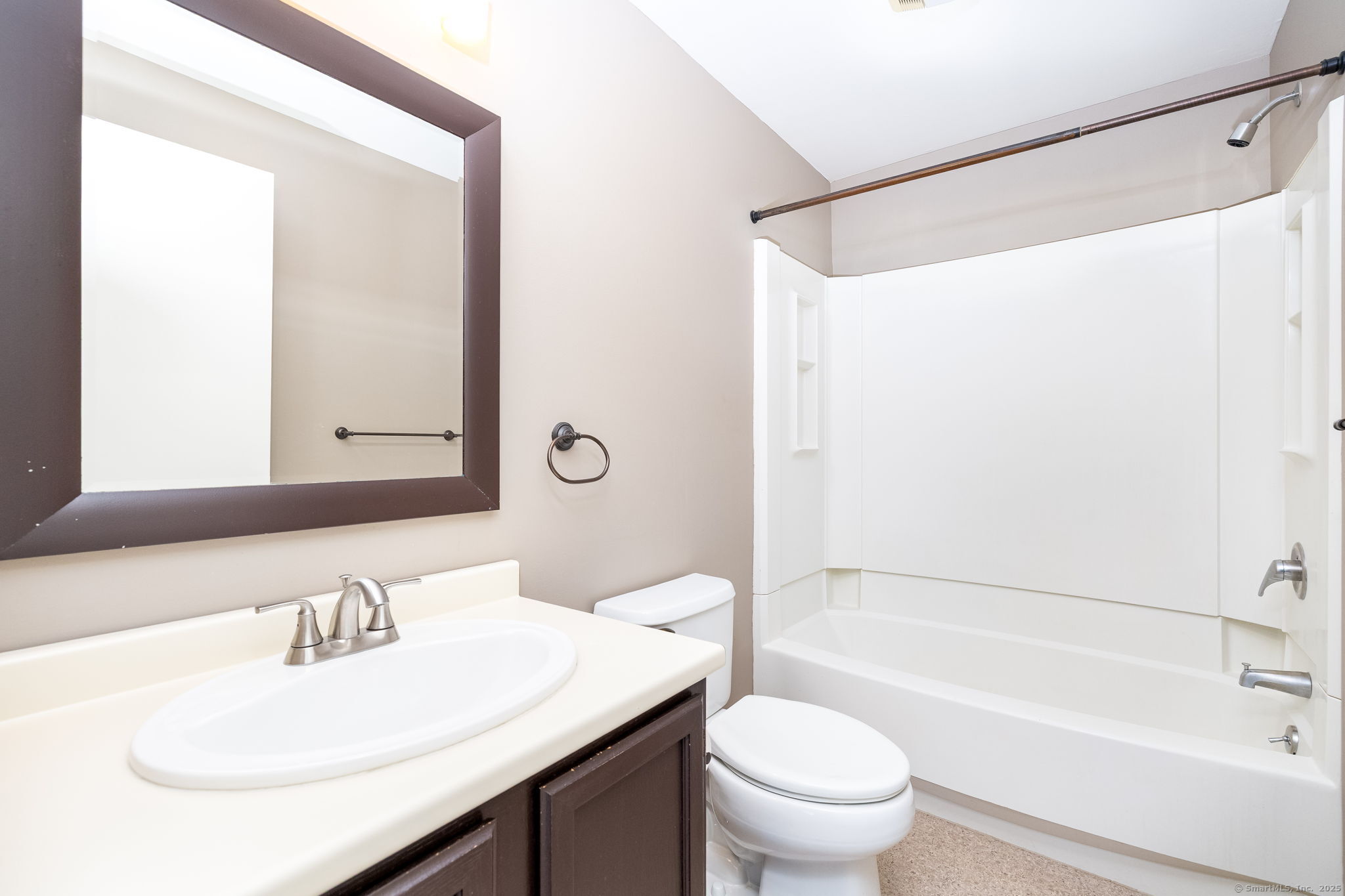 Glastonbury, Connecticut 06033, United States, 2 Bedrooms Bedrooms, ,2 BathroomsBathrooms,Residential,Active,170601