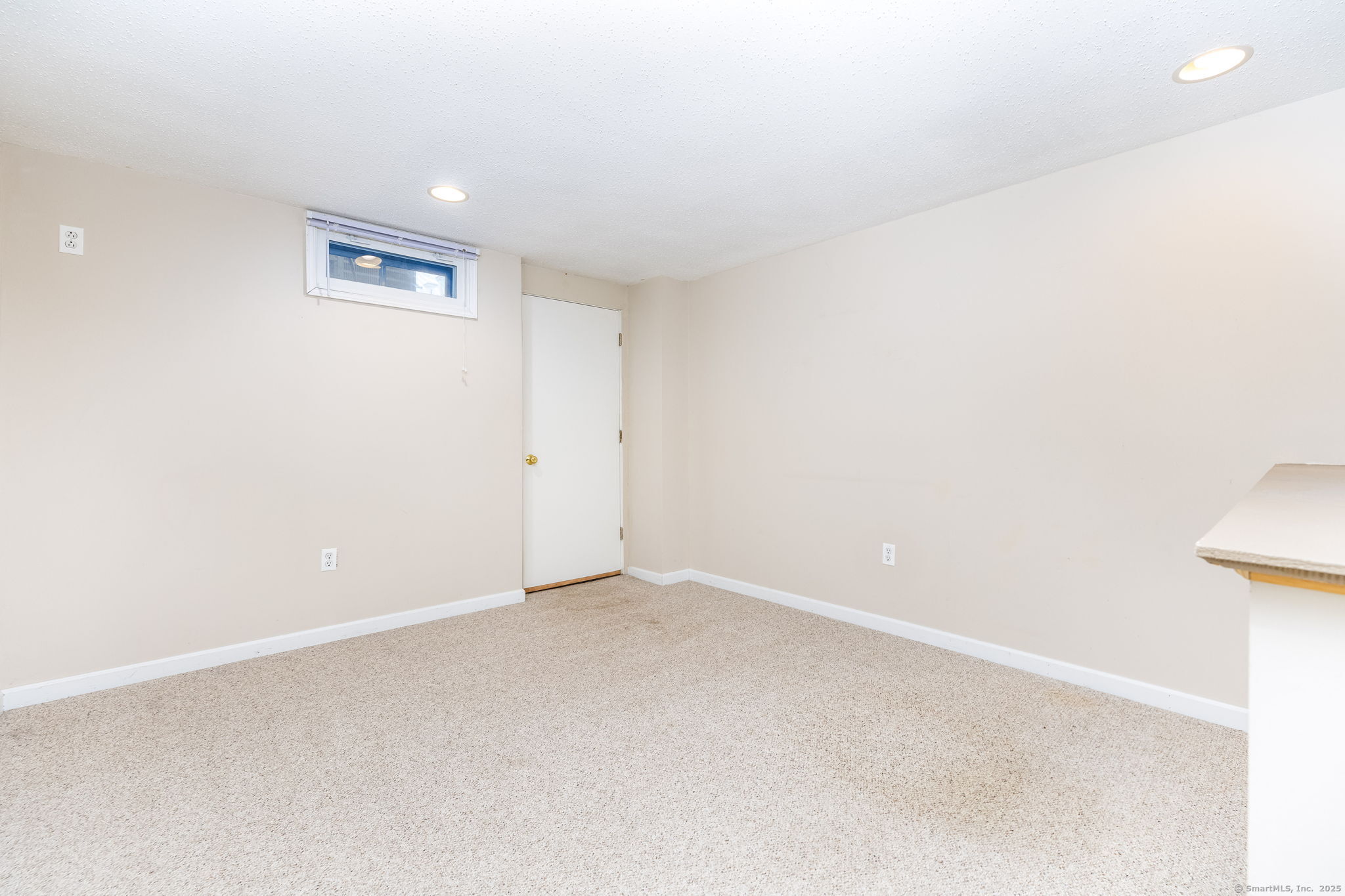 Glastonbury, Connecticut 06033, United States, 2 Bedrooms Bedrooms, ,2 BathroomsBathrooms,Residential,Active,170601