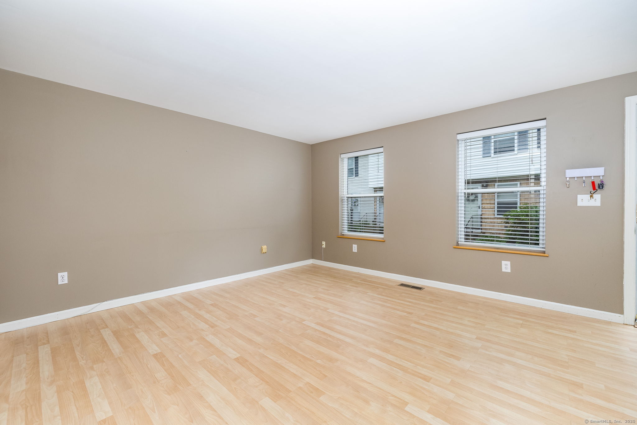 Glastonbury, Connecticut 06033, United States, 2 Bedrooms Bedrooms, ,2 BathroomsBathrooms,Residential,Active,170601