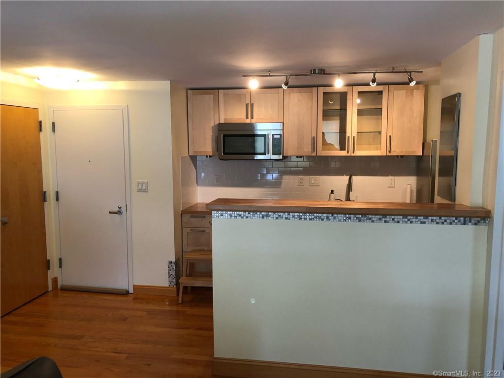 Property for Sale at 184 Pequot Avenue 401, New London, Connecticut - Bedrooms: 1 
Bathrooms: 1 
Rooms: 3  - $140,000