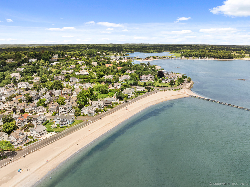 25 Soundview Drive, Westport, Connecticut - 4 Bedrooms  
5 Bathrooms  
7 Rooms - 