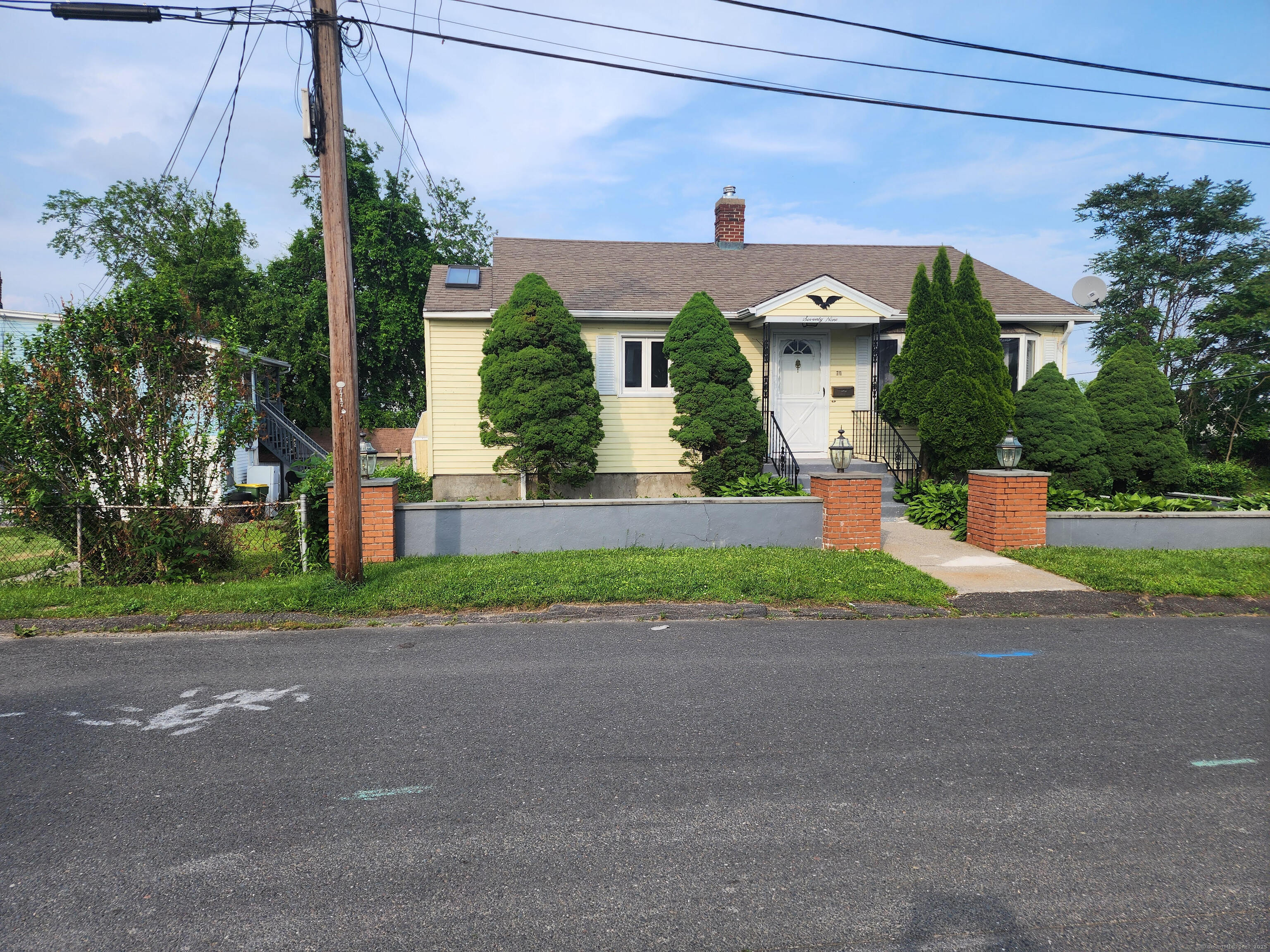 Addison Street, Waterbury, Connecticut - 3 Bedrooms  
2 Bathrooms  
7 Rooms - 