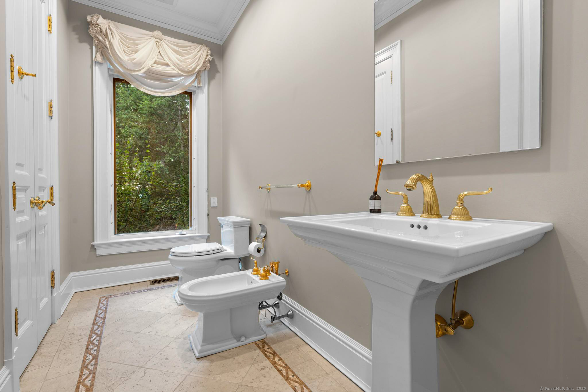 Avon, Connecticut 06001, United States, 5 Bedrooms Bedrooms, ,9 BathroomsBathrooms,Residential,Active,85639