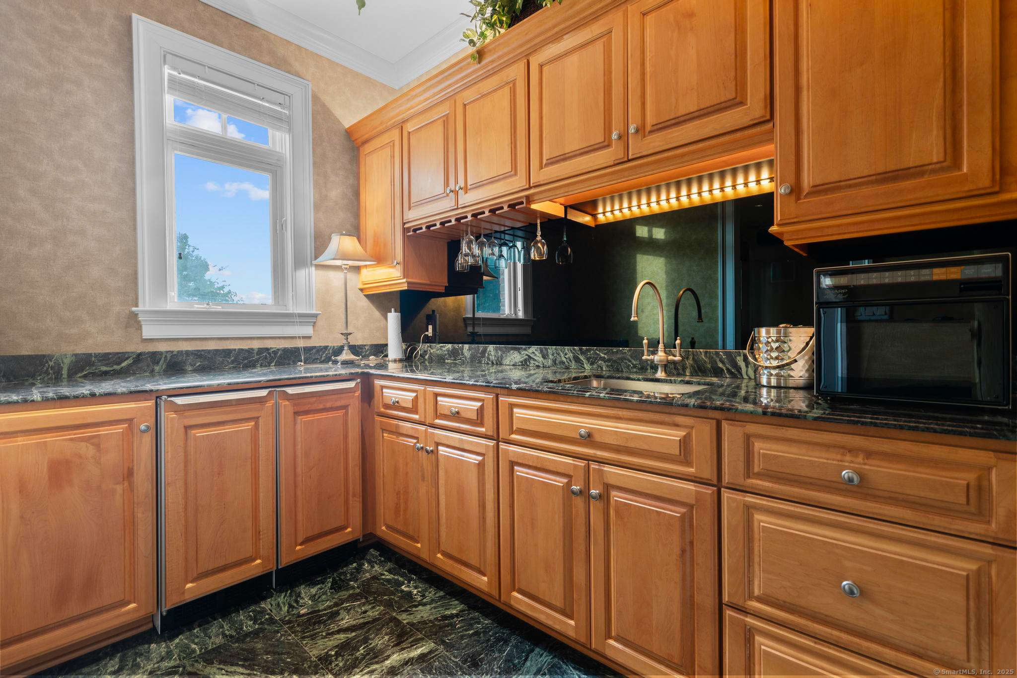 Avon, Connecticut 06001, United States, 5 Bedrooms Bedrooms, ,9 BathroomsBathrooms,Residential,Active,85639