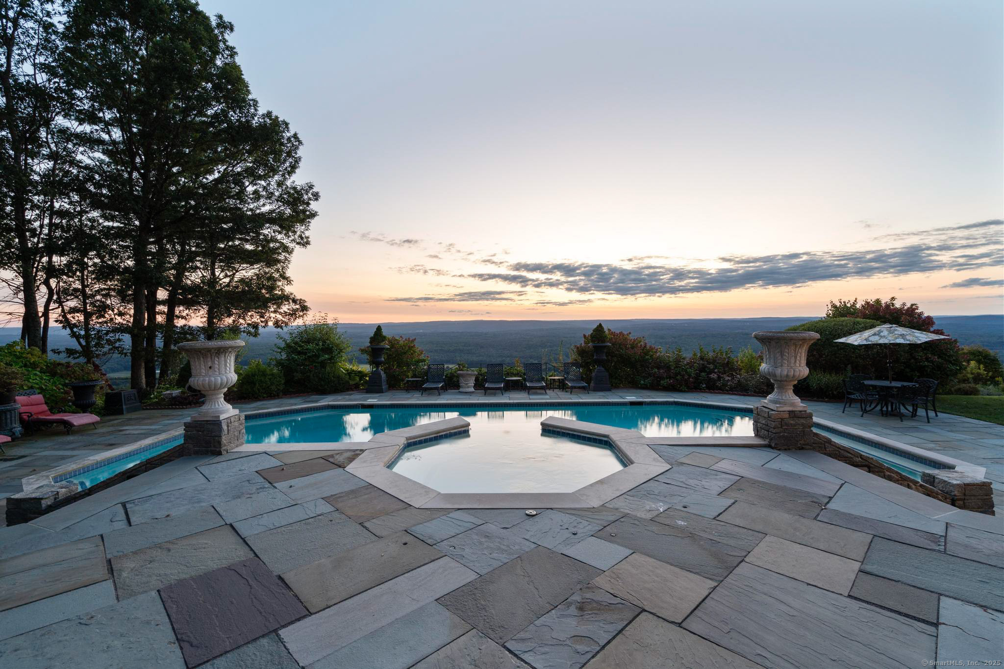 Avon, Connecticut 06001, United States, 5 Bedrooms Bedrooms, ,9 BathroomsBathrooms,Residential,Active,85639