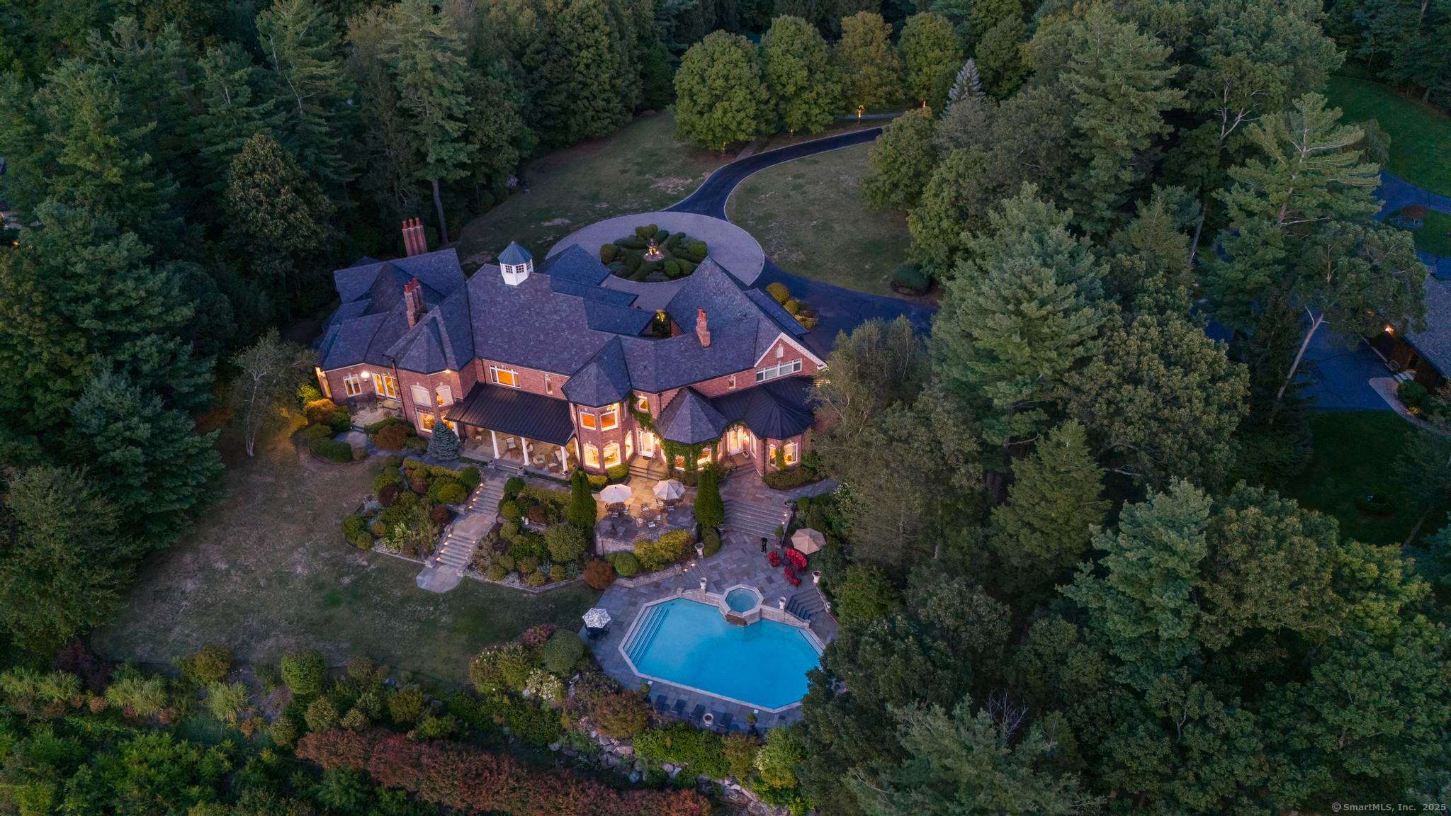 Avon, Connecticut 06001, United States, 5 Bedrooms Bedrooms, ,9 BathroomsBathrooms,Residential,Active,85639