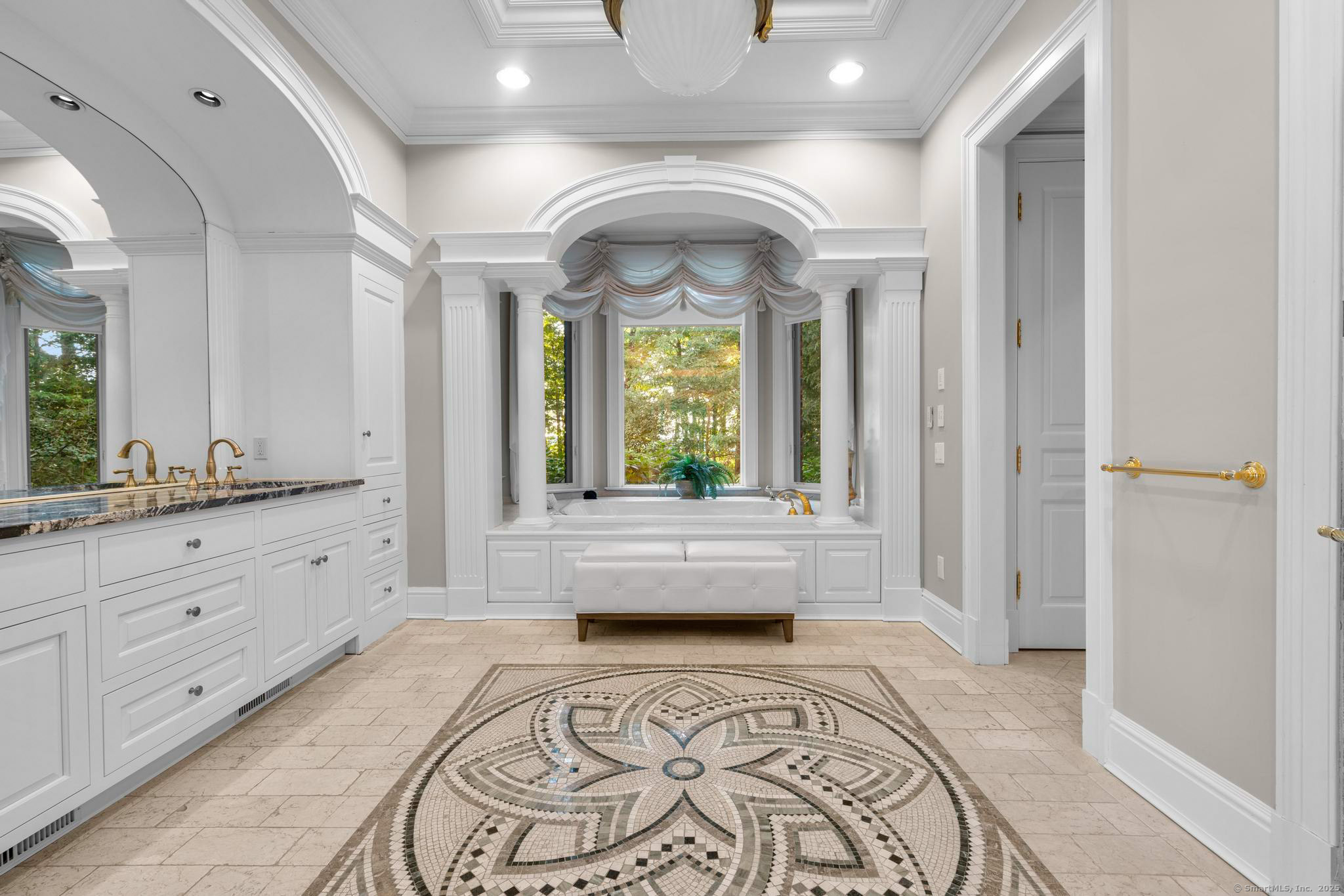 Avon, Connecticut 06001, United States, 5 Bedrooms Bedrooms, ,9 BathroomsBathrooms,Residential,Active,85639