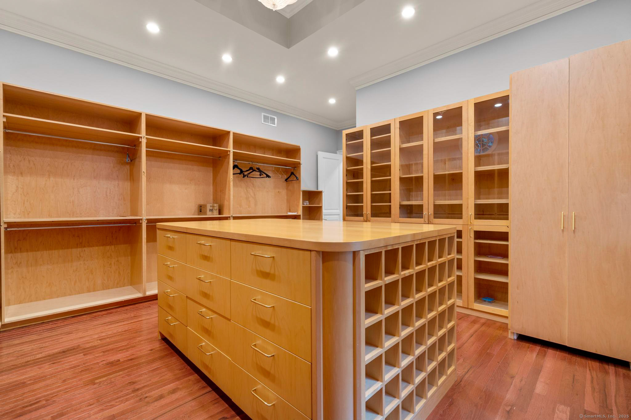 Avon, Connecticut 06001, United States, 5 Bedrooms Bedrooms, ,9 BathroomsBathrooms,Residential,Active,85639