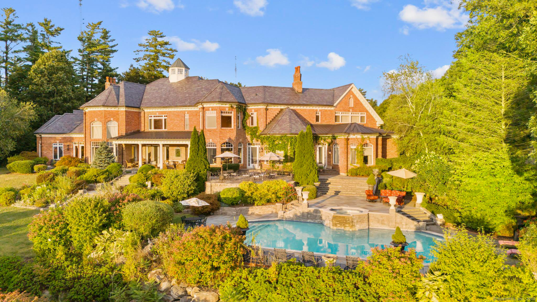 Avon, Connecticut 06001, United States, 5 Bedrooms Bedrooms, ,9 BathroomsBathrooms,Residential,Active,85639