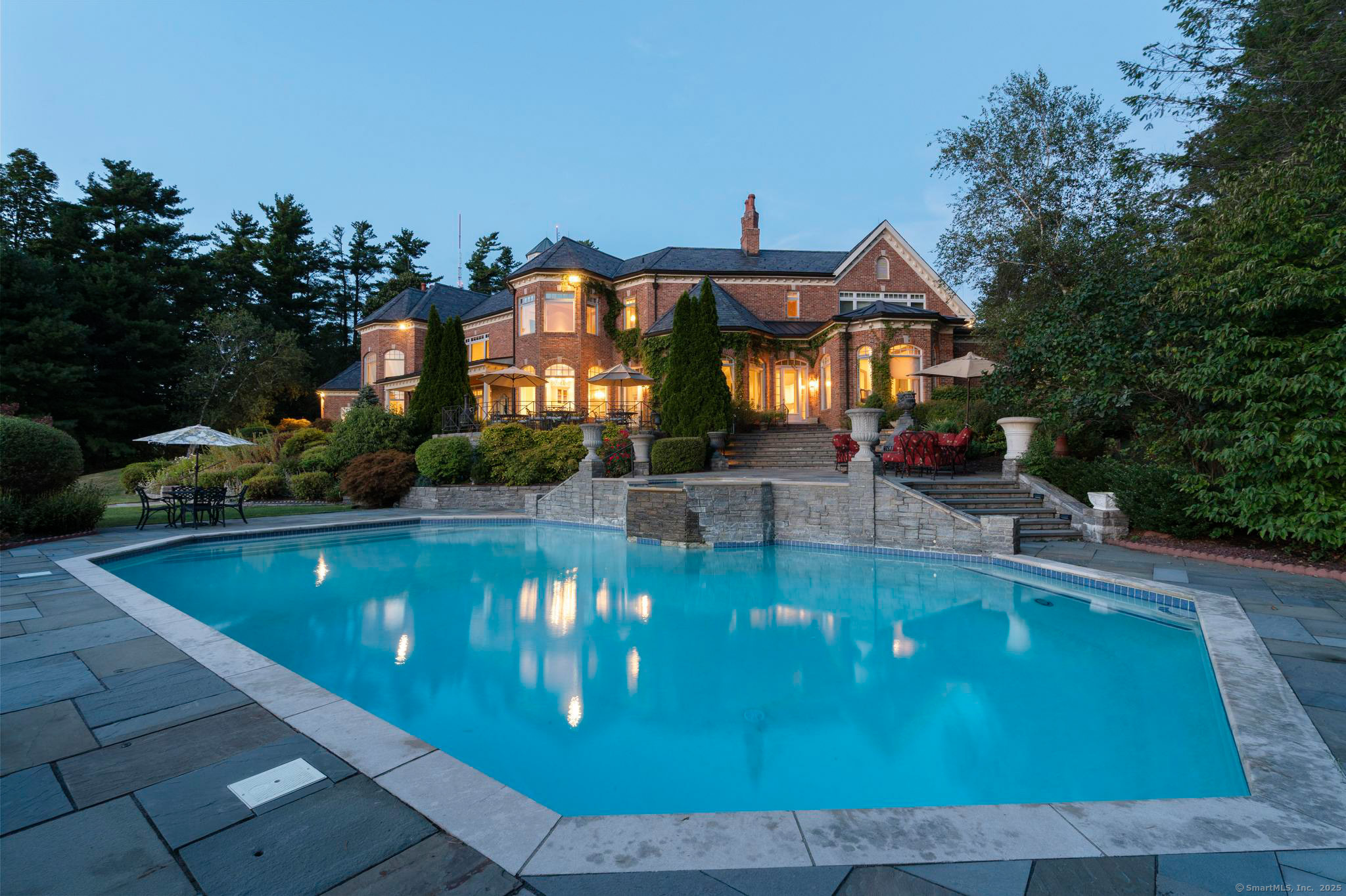 Avon, Connecticut 06001, United States, 5 Bedrooms Bedrooms, ,9 BathroomsBathrooms,Residential,Active,85639