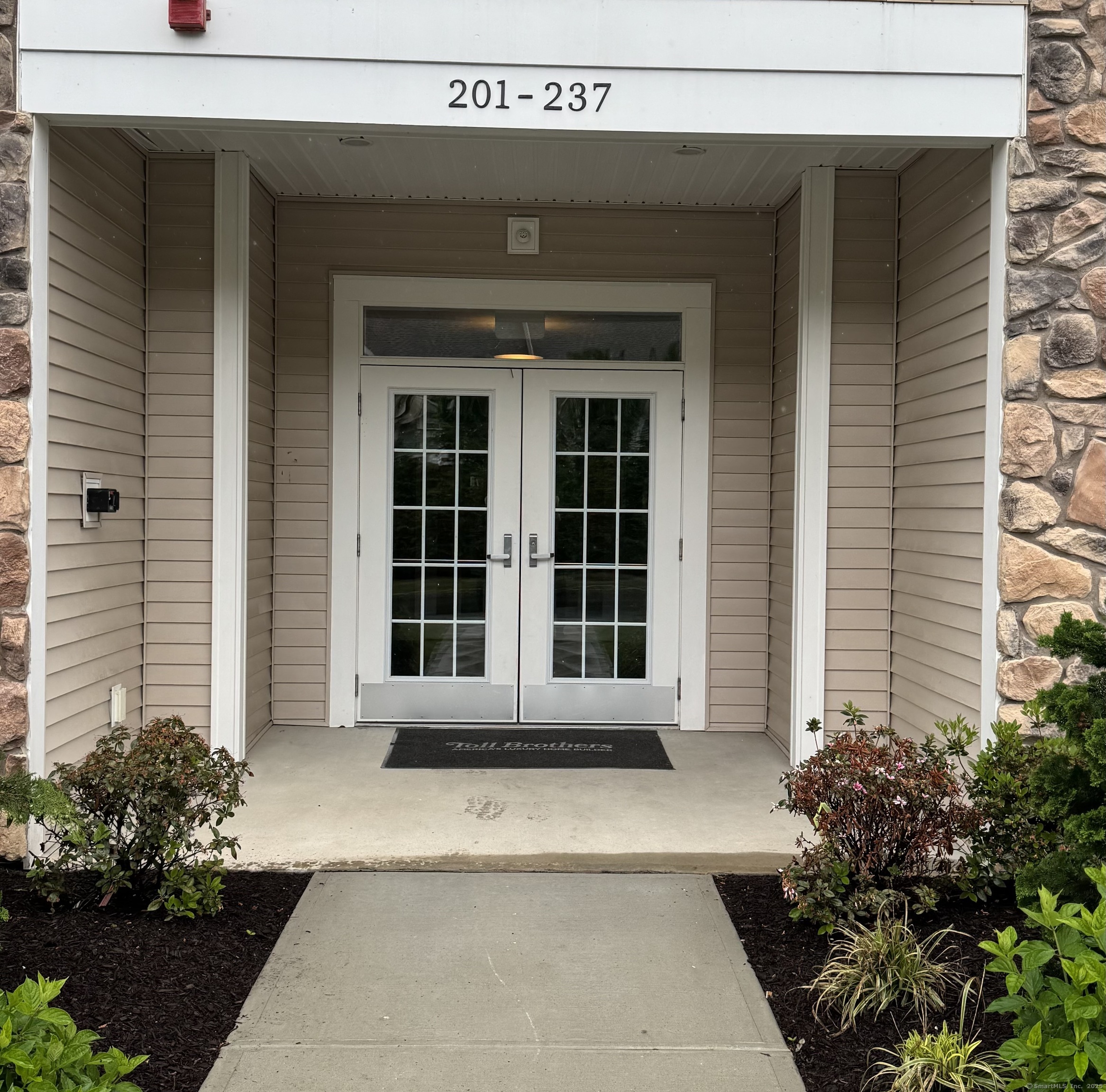 231 Brookside Court #231, Newtown, Connecticut image 3