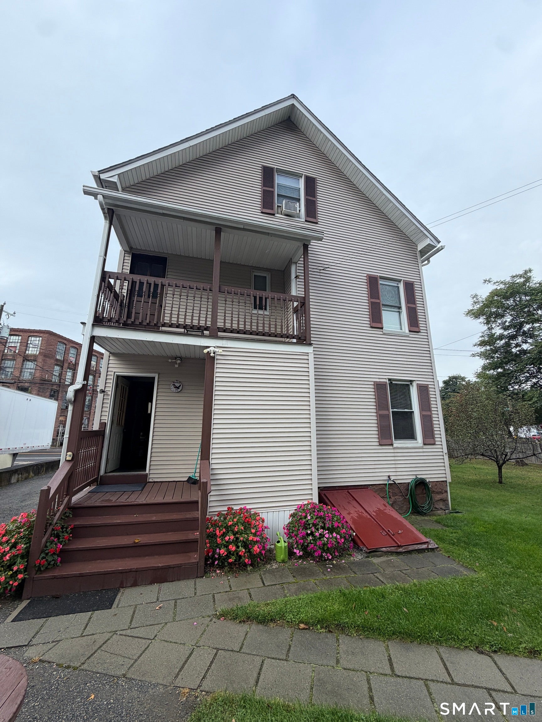 1706 Thomaston Avenue 2