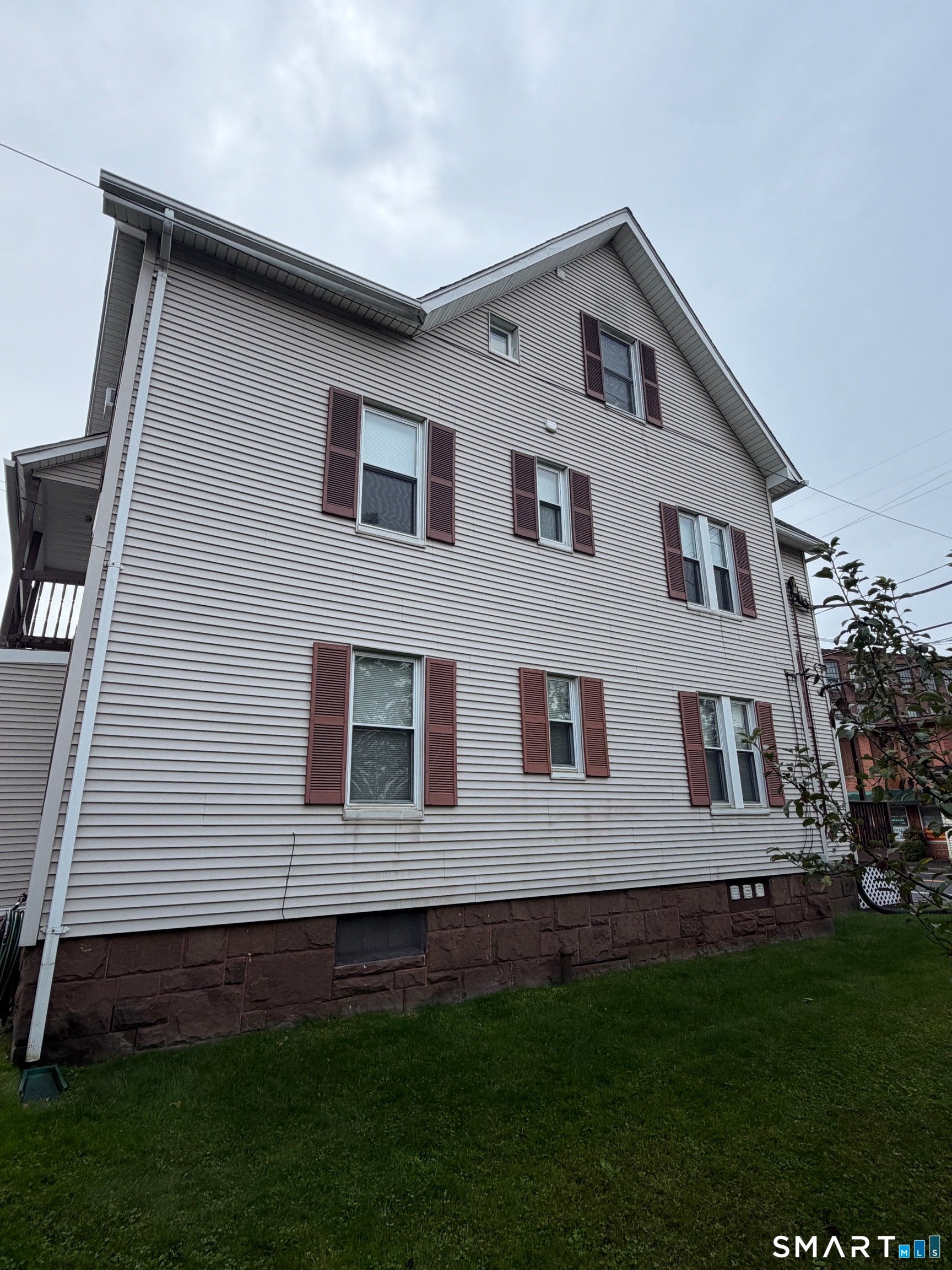1706 Thomaston Avenue 2