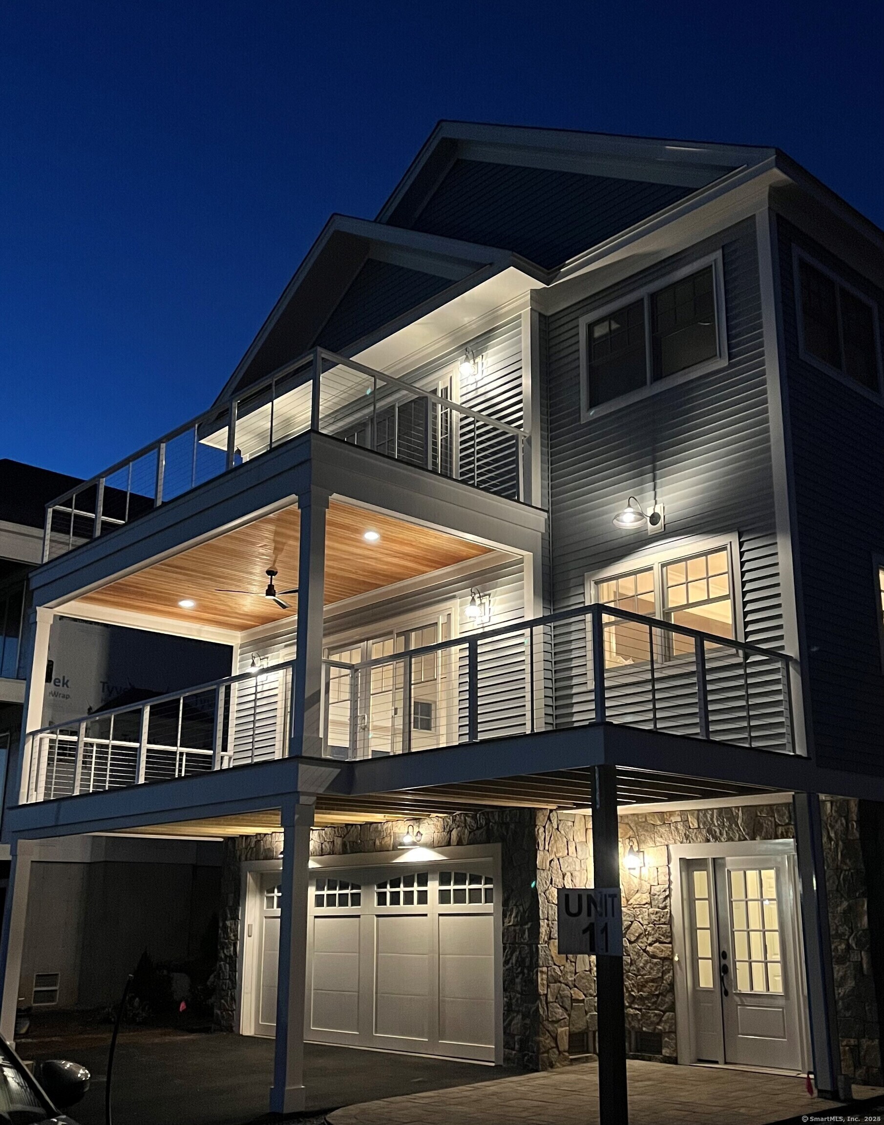 Marina Village, Branford, Connecticut - 4 Bedrooms  
3 Bathrooms  
7 Rooms - 