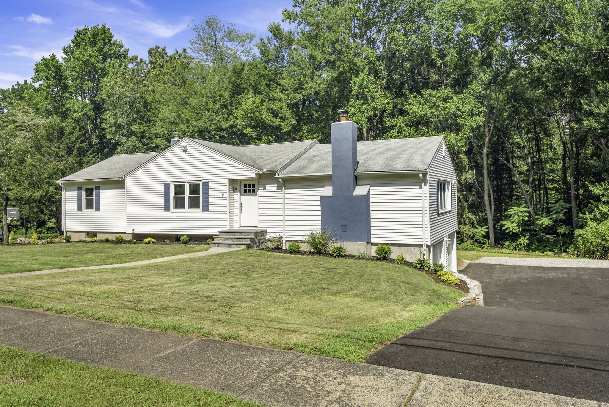 31 Roslyn Drive