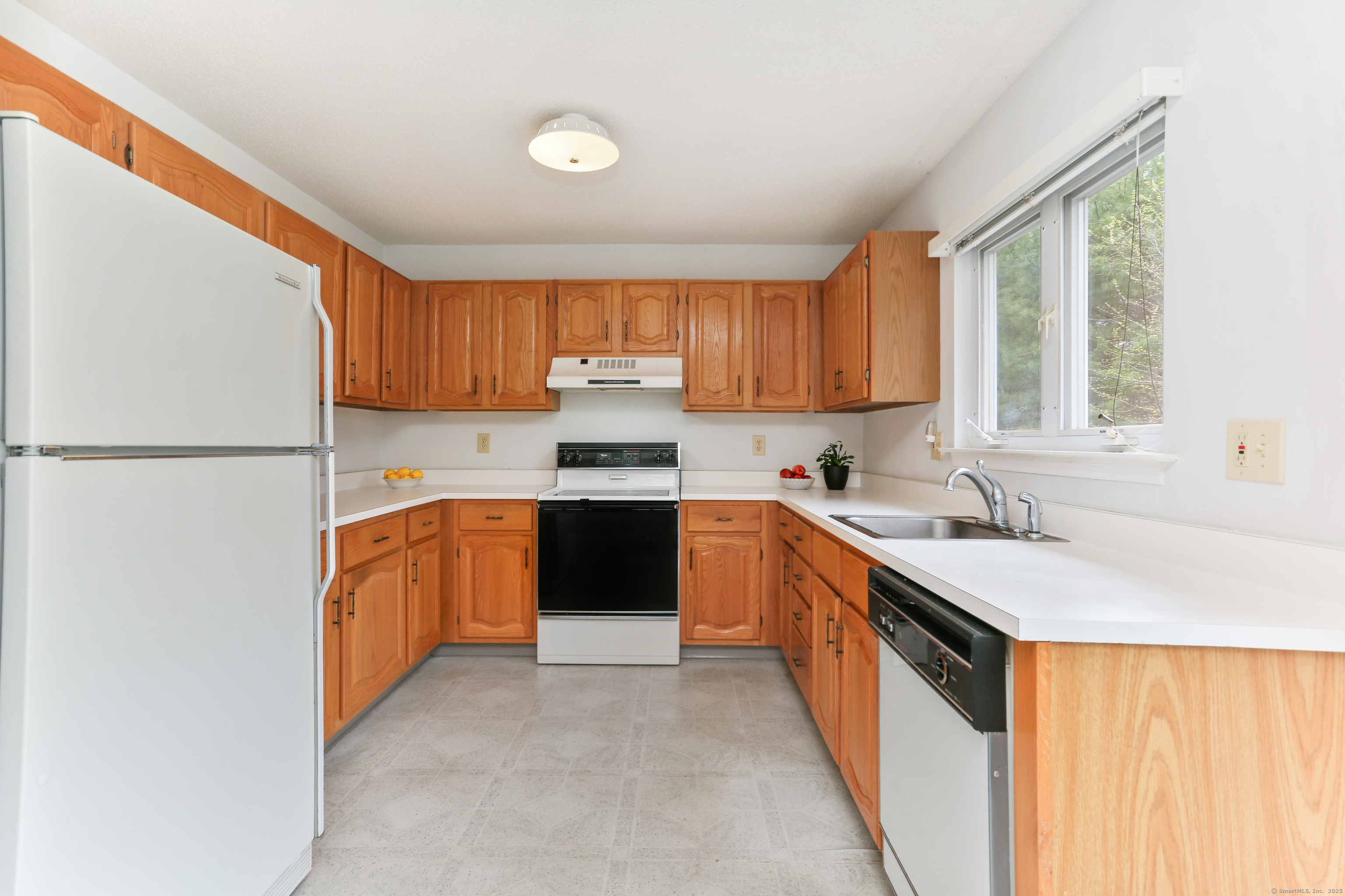 222 Algonquin Trail #222, Trumbull, Connecticut image 14