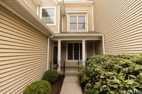 Condo For Sale - 108 Imperial Court #108<br/> Trumbull, CT 06611