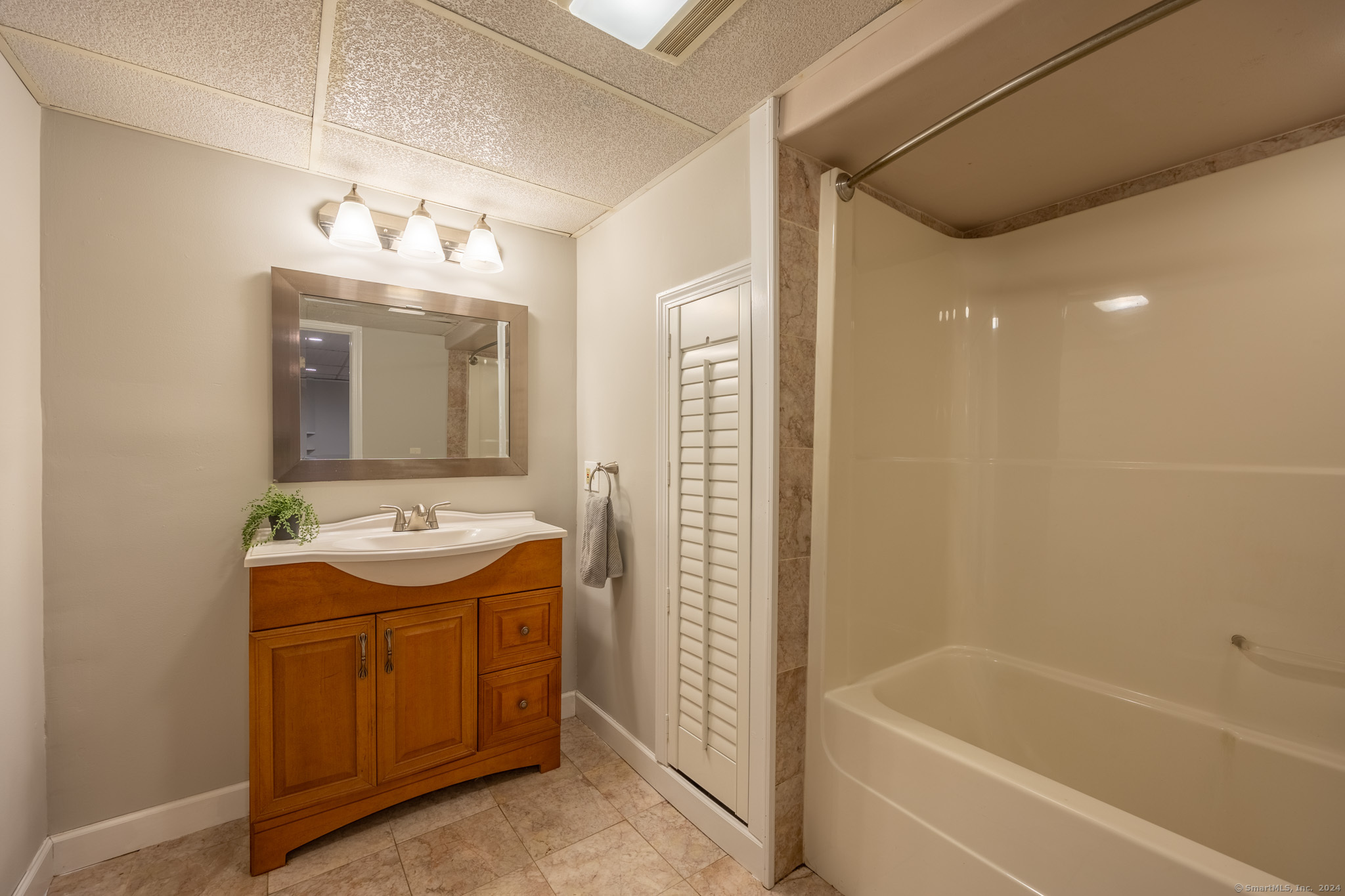34 Lakemere Drive, Southbury, Connecticut image 25