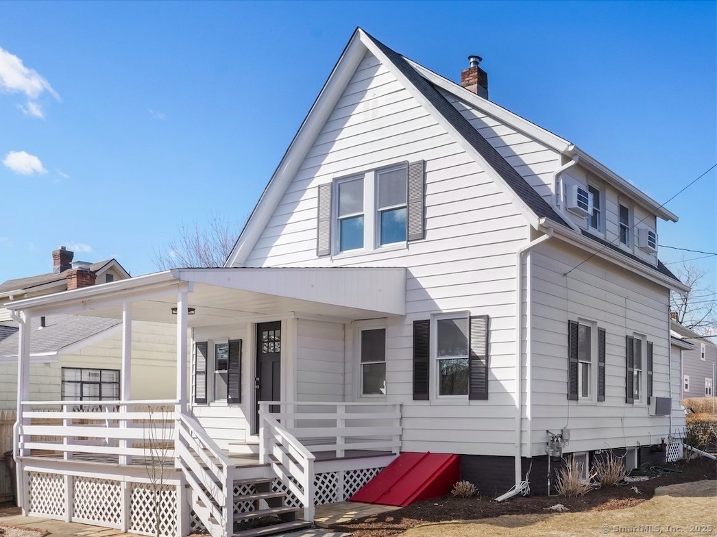 Property for Sale at Hobbie Street, Stamford, Connecticut - Bedrooms: 3 
Bathrooms: 2 
Rooms: 6  - $599,000