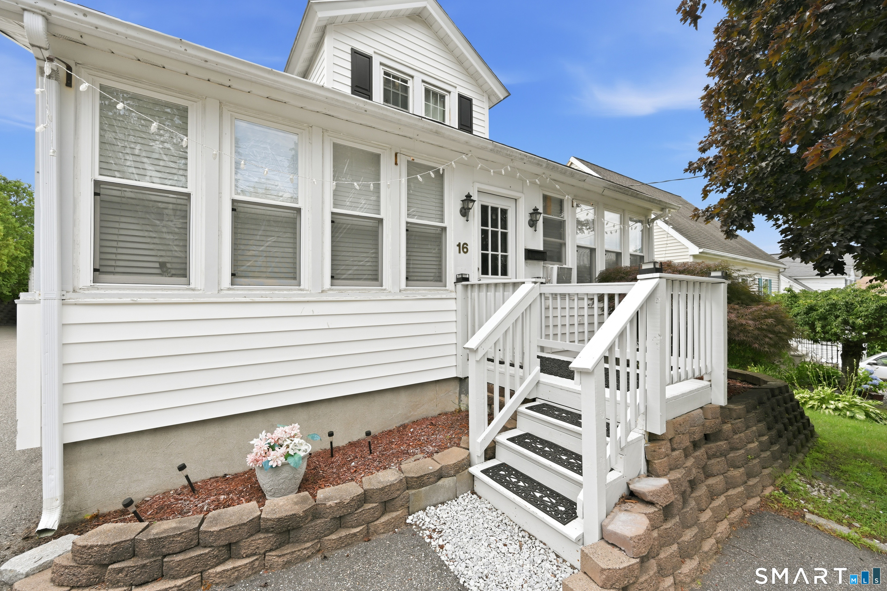 16 Dewey Avenue