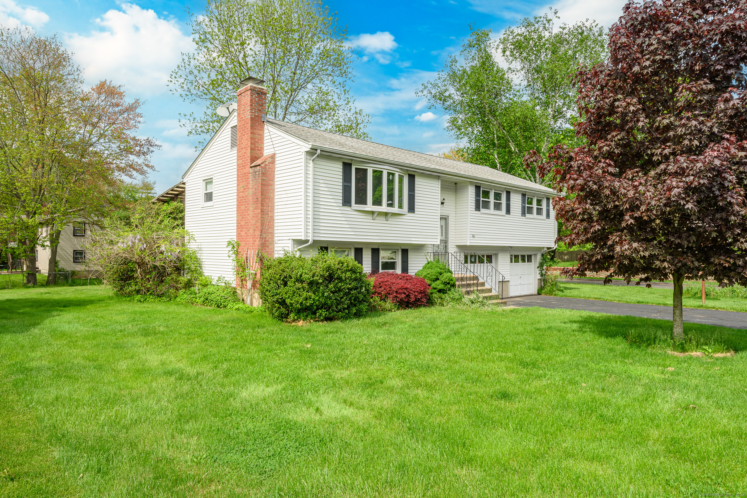 Property for Sale at 112 Mallard Drive, East Hartford, Connecticut - Bedrooms: 3 
Bathrooms: 2 
Rooms: 5  - $325,000
