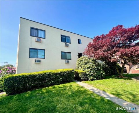 Photo of 737 Cove Road #A2, Stamford, CT 06902 (MLS # 24146115)