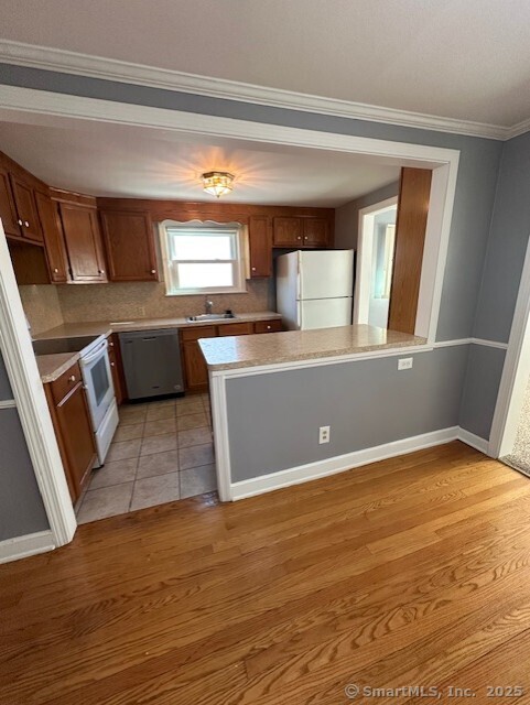 Newington, Connecticut 06111, United States, 4 Bedrooms Bedrooms, ,2 BathroomsBathrooms,Residential,Pending,79676