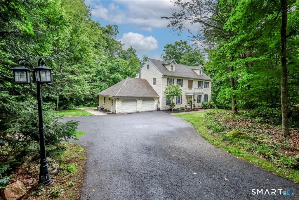 Photo of 33 Greenknoll Drive, Brookfield, CT 06804 (MLS # 24208746)