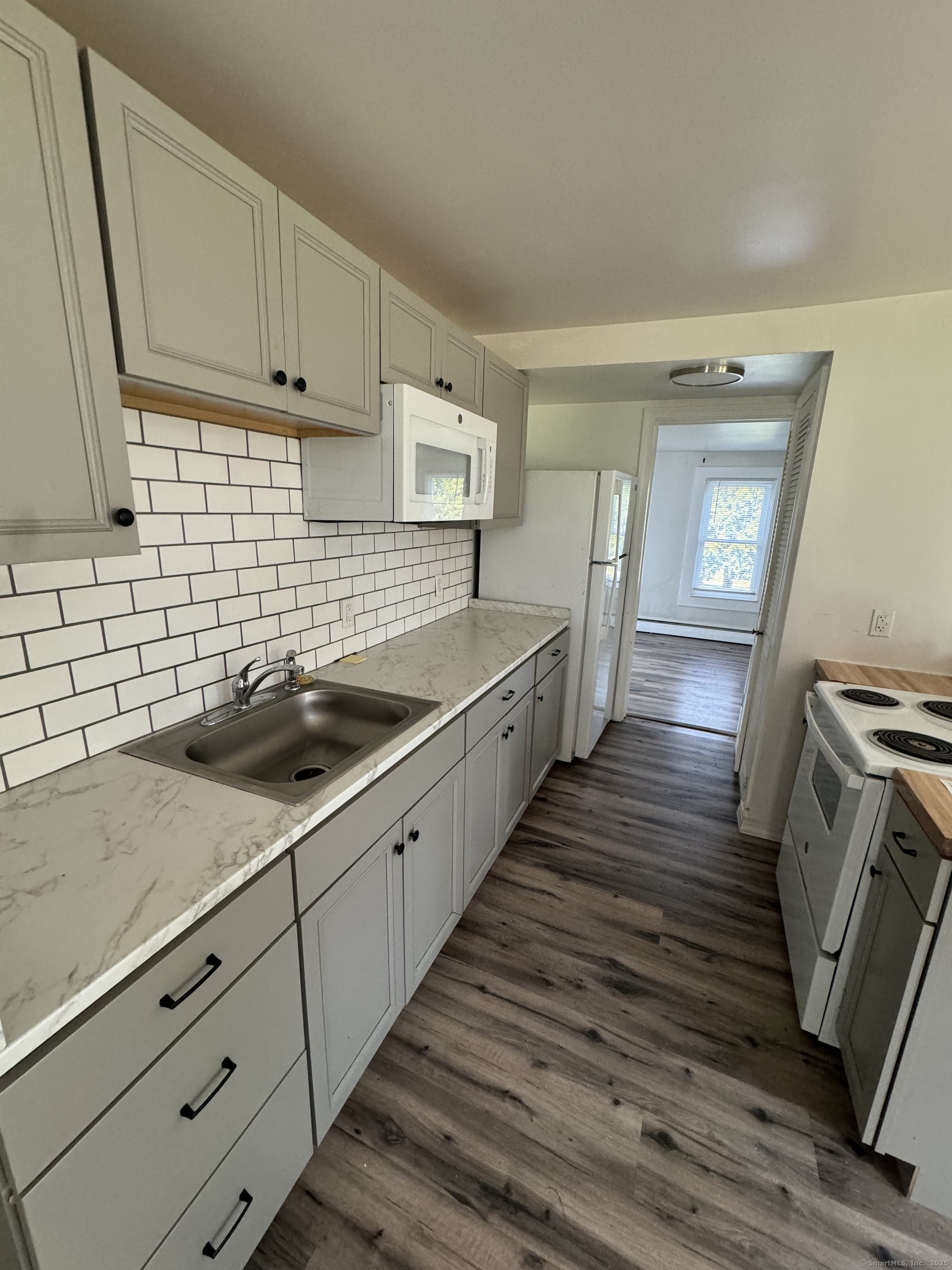 Manchester, Connecticut 06042, United States, 2 Bedrooms Bedrooms, ,1 BathroomBathrooms,Residential,Active,178376