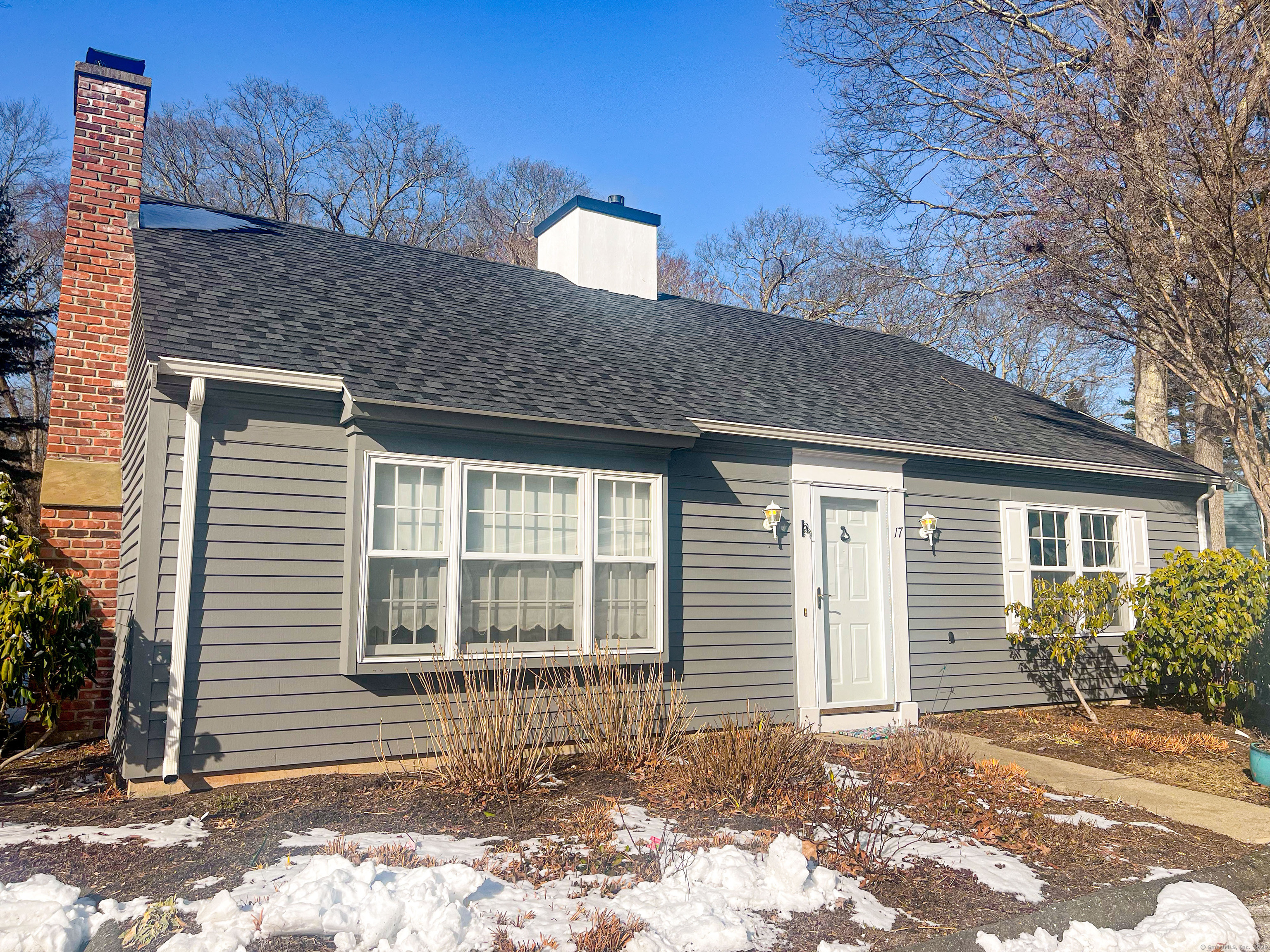 Wilshire Road 17, Madison, Connecticut - 2 Bedrooms  
2 Bathrooms  
5 Rooms - 