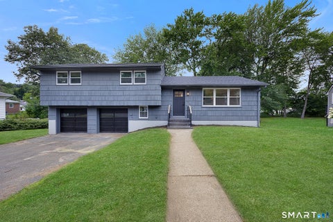 Homes For Sale - 37 Skyview Lane<br/> Waterbury, CT 06708