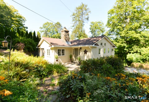 Photo of 42 Berkshire Road, Southbury, CT 06488 (MLS # 24203069)