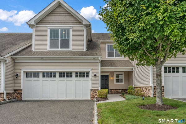 23 WOODS LN # 23, NEWTOWN, CT 06470 - Image 5dfa5dc43e6d54461e0e80b45d4ef0b6/2090658196