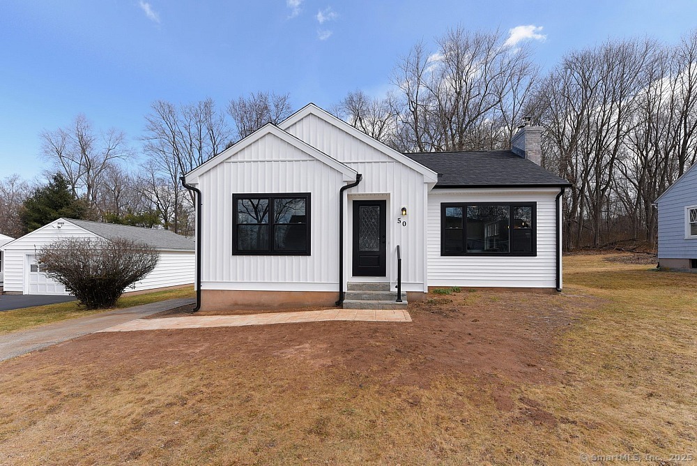Frissell Terrace, Middletown, Connecticut - 2 Bedrooms  
1 Bathrooms  
4 Rooms - 