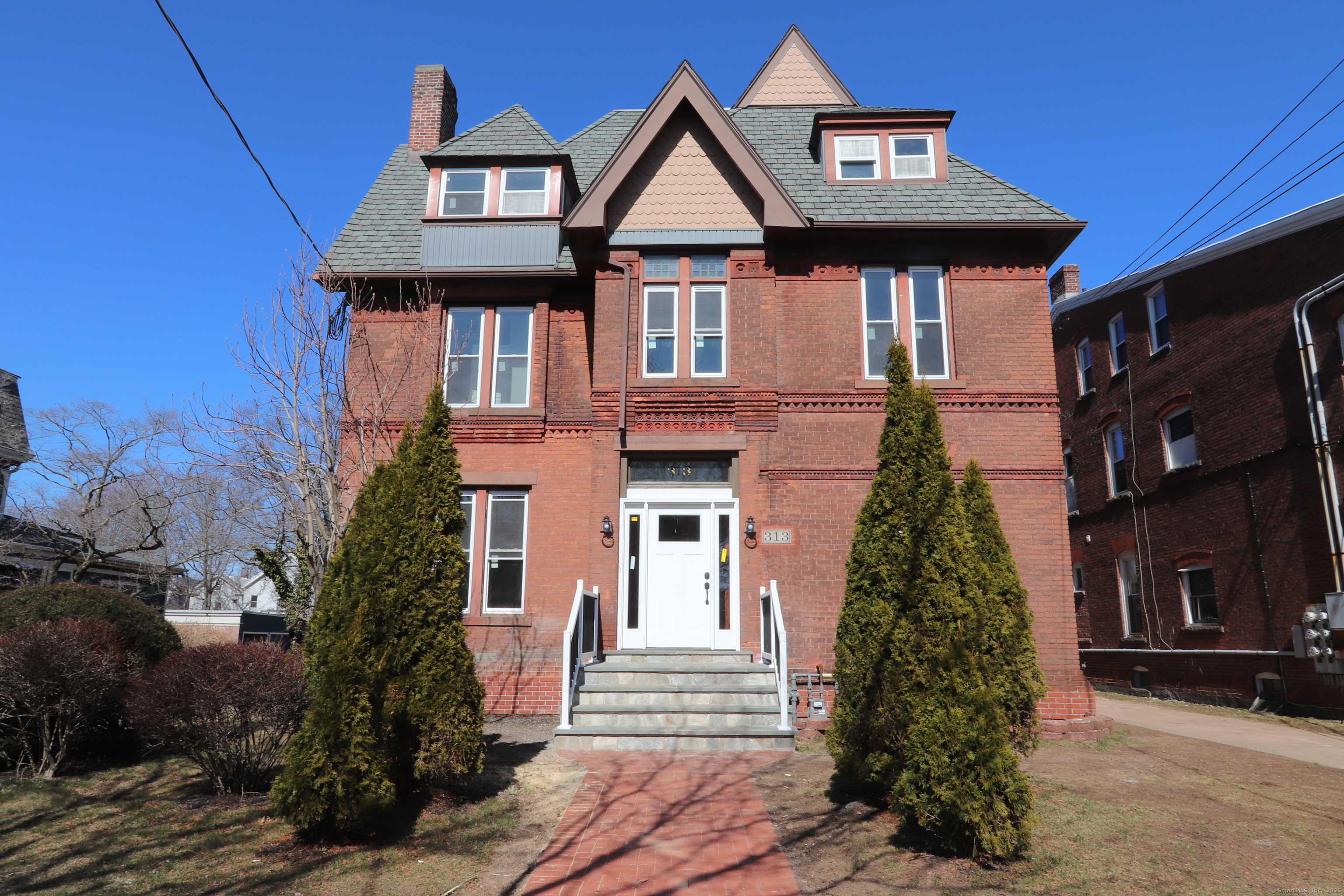 Humphrey Street 3, New Haven, Connecticut - 3 Bedrooms  
2 Bathrooms  
5 Rooms - 