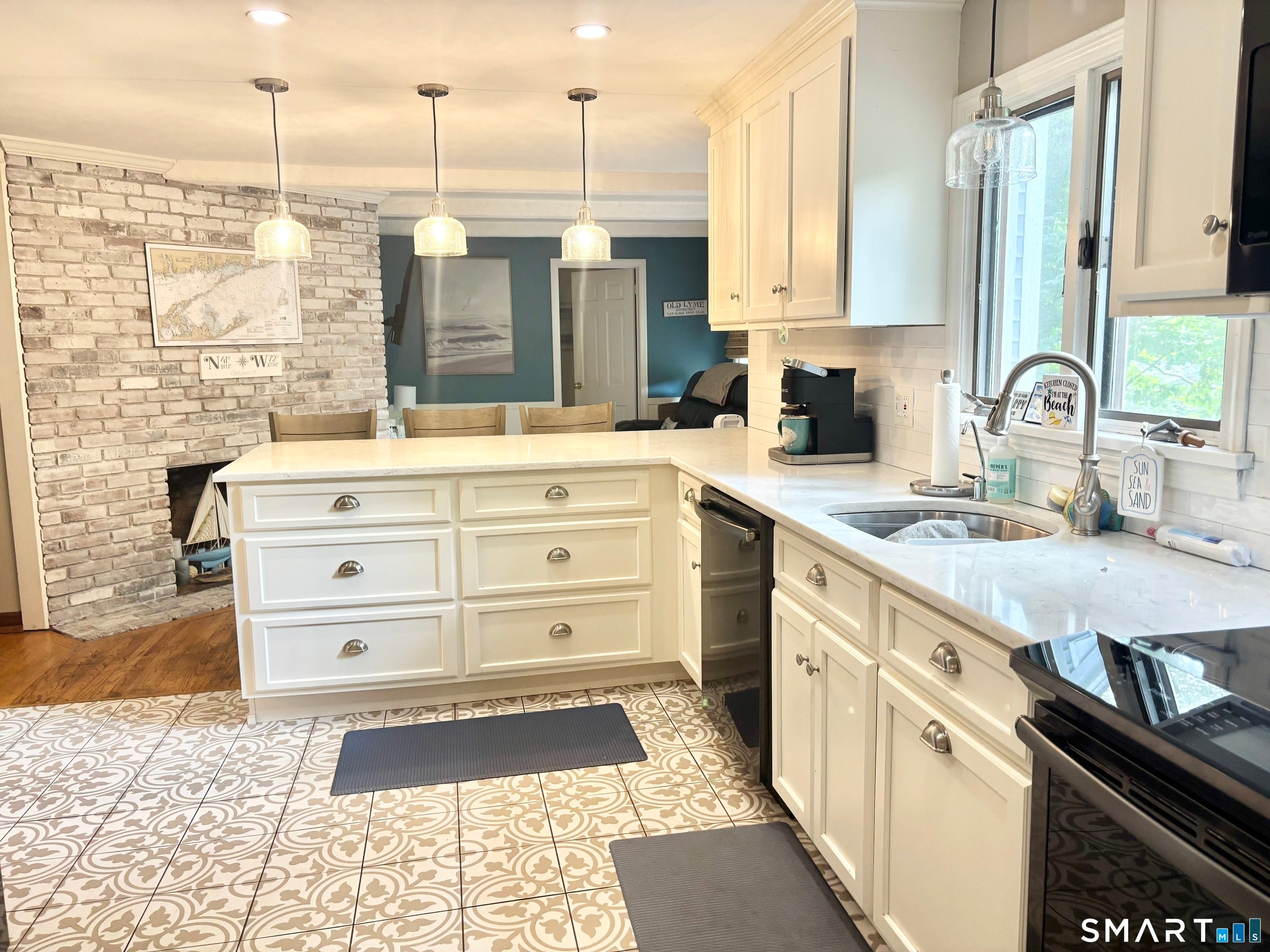 2 Oakridge Drive