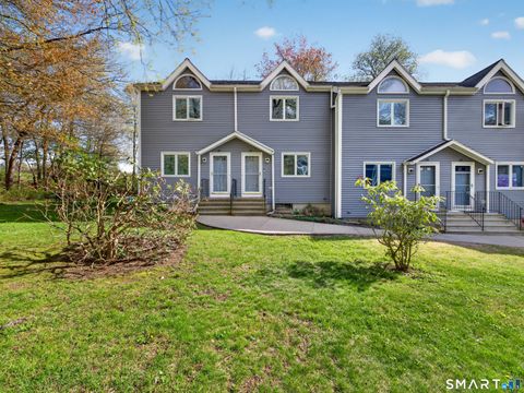 Condo For Rent - 1691 Norwich New London Turnpike #E5<br/> Montville, CT 06382