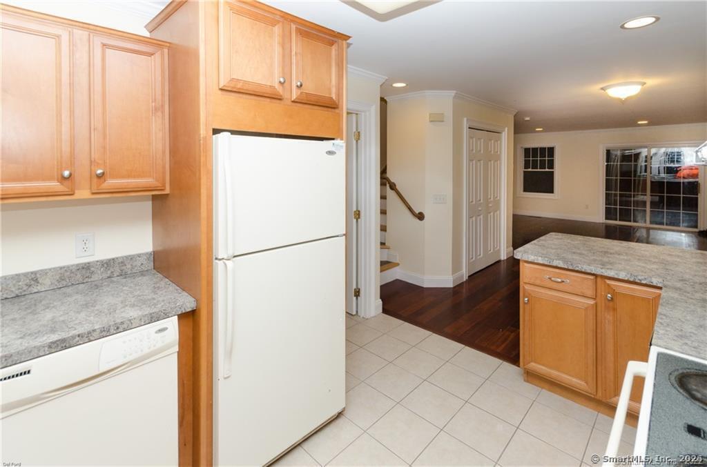 527 West Thames Street 27