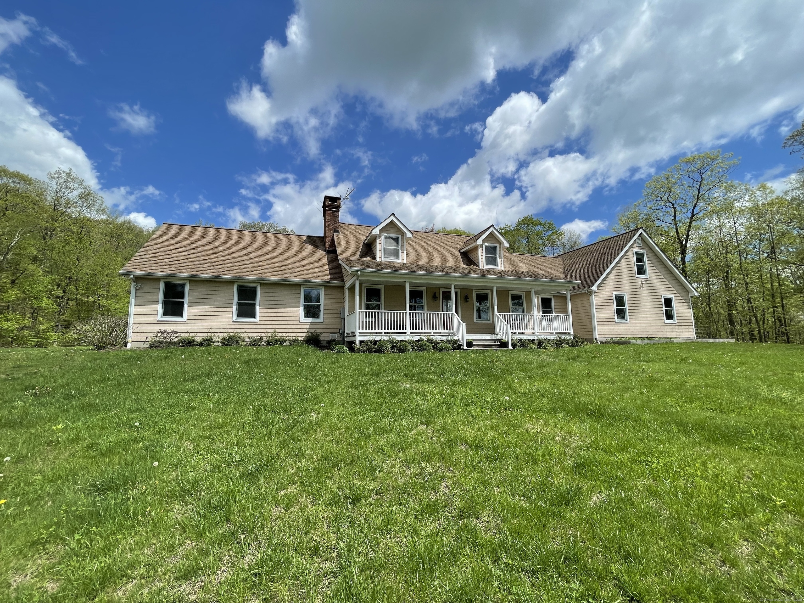 Rabbit Hill Road, Warren, Connecticut - 3 Bedrooms  
3 Bathrooms  
7 Rooms - 
