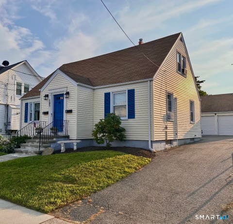 Photo of 185 Oakland Street, Stratford, CT 06615 (MLS # 24197891)